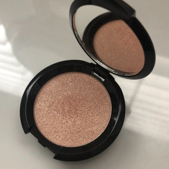 ✨HOST PICK✨ BECCA Champagne Pop Highlighter Mini - Picture 2 of 3